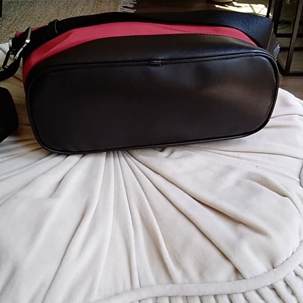 Michael Kors Red Nylon Crossbody Bag with Adjustable Strap ❤🖤 - Picture 2 of 6